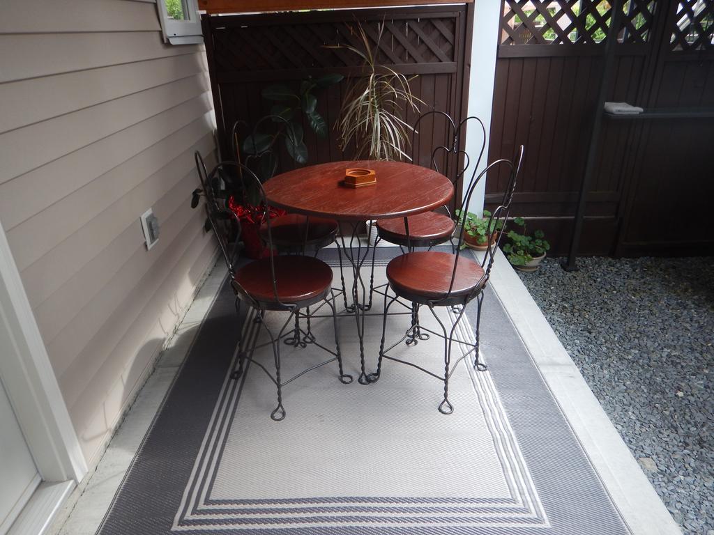 Clean And Quiet 2 Bdr 2 Bthr Private Entrance Entire Guests Suite Near Coquitlam Center Mall And Skytrain Екстериор снимка